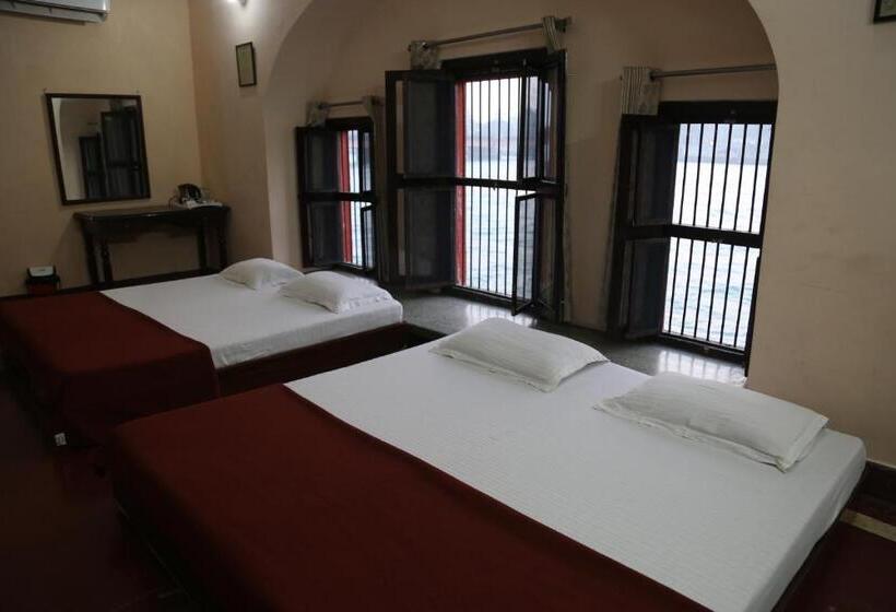 חדר קלאסי לארבעה, Patnimal Guesthouse