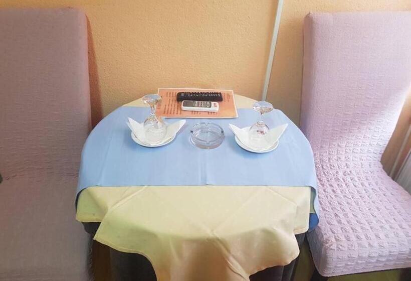 غرفة قياسية مزوَّدة بشُرفة, Guesthouse Ines