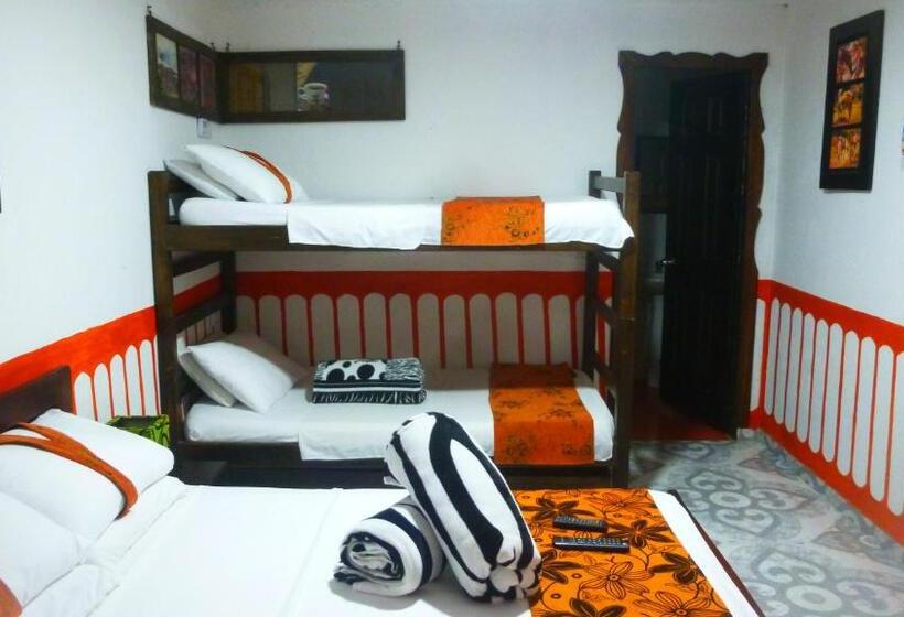 Четырехместный Номер Стандарт, Hostal Casa Artvelez