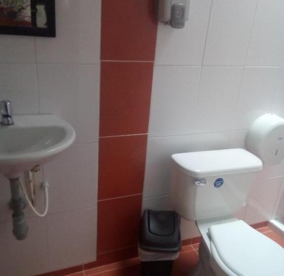 Четырехместный Номер Стандарт, Hostal Casa Artvelez