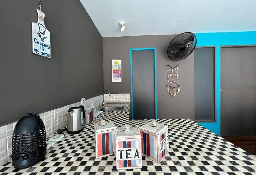 Полулюкс с Бассейном, Meno Suites