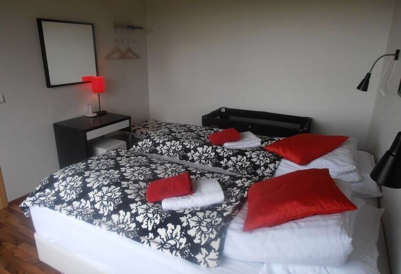اتاق استاندارد با سرویس بهداشتی مشترک, Giljur Guesthouse