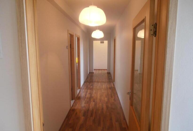 اتاق استاندارد با سرویس بهداشتی مشترک, Giljur Guesthouse