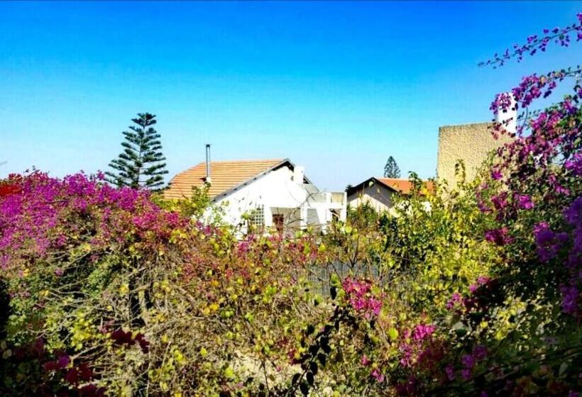 غرفة عائلية مطلّة علي الحديقة, Lesanel   Guest House
