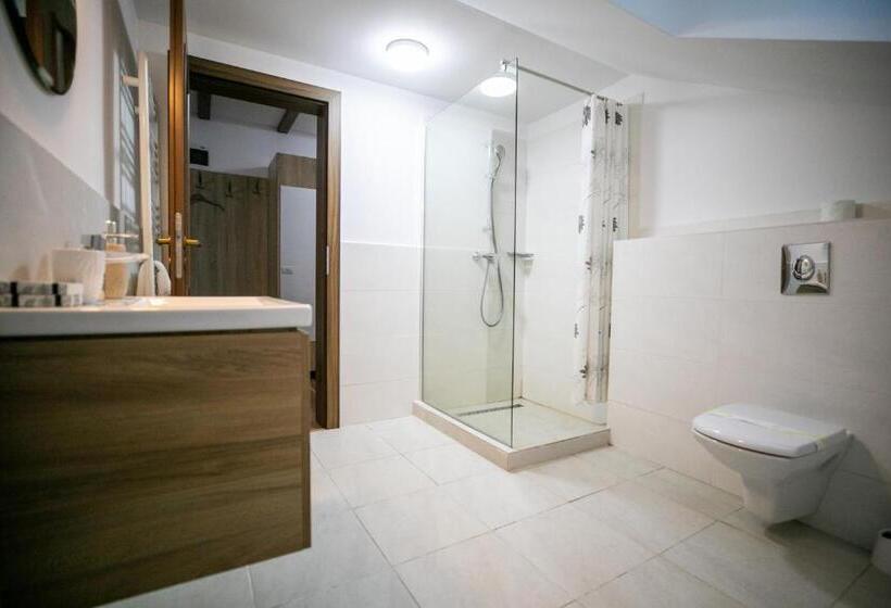 펜트하우스 룸, Crema Residence