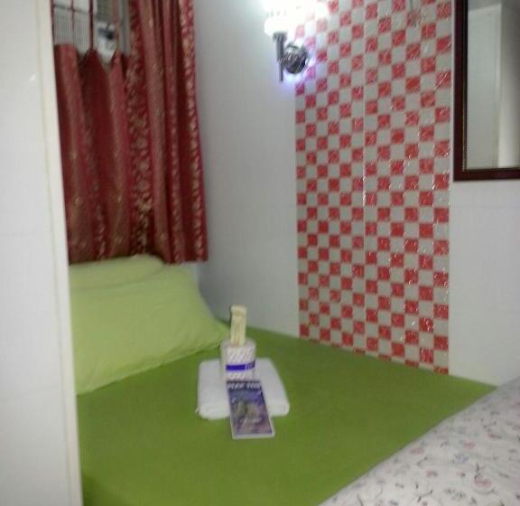 اتاق استاندارد یک نفره, Dutch Hostel