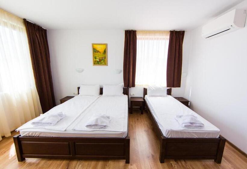 Quarto Triplo Estandar, Guest House Ognyanovo