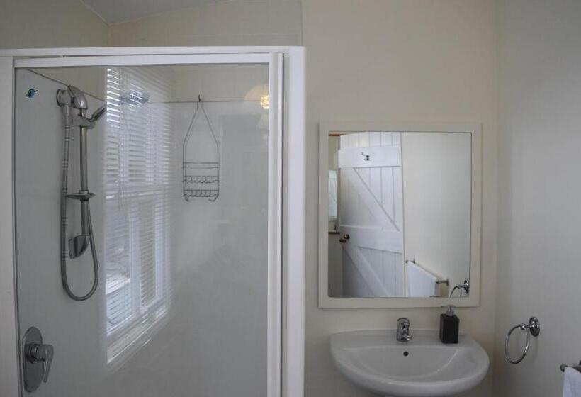 اتاق استاندارد با سرویس بهداشتی مشترک, The Greytown