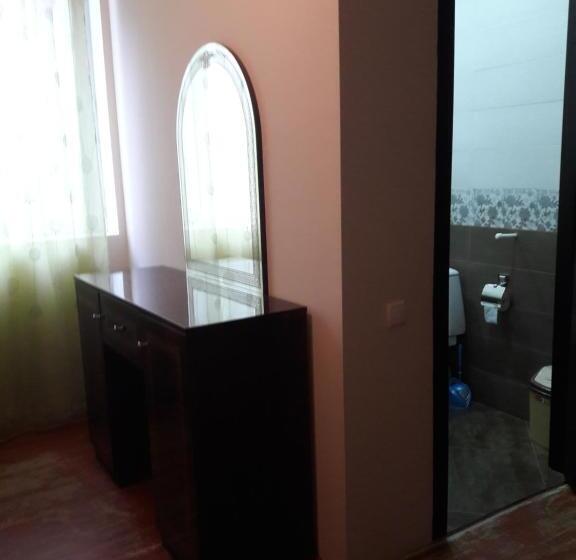 اتاق استاندارد سه نفره, Goga Guesthouse