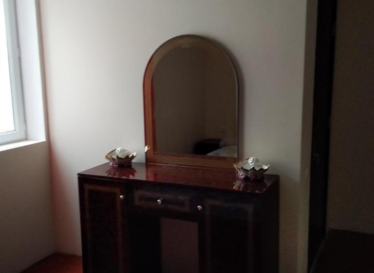 اتاق استاندارد سه نفره, Goga Guesthouse