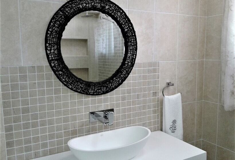 اتاق لوکس, Rostalyn Guesthouse