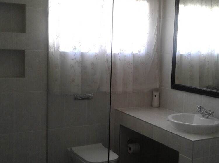 اتاق لوکس, Rostalyn Guesthouse