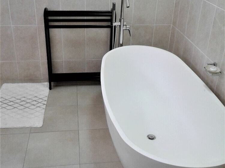 اتاق لوکس, Rostalyn Guesthouse
