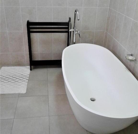 اتاق لوکس با چشم‌انداز دریا, Rostalyn Guesthouse