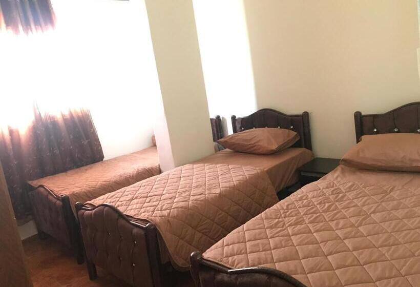 اتاق استاندارد سه تخته با سرویس بهداشتی مشترک, Sami Hostel