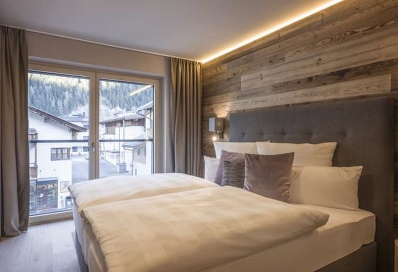 Апартаменты 3 Спальни, Postresidenz