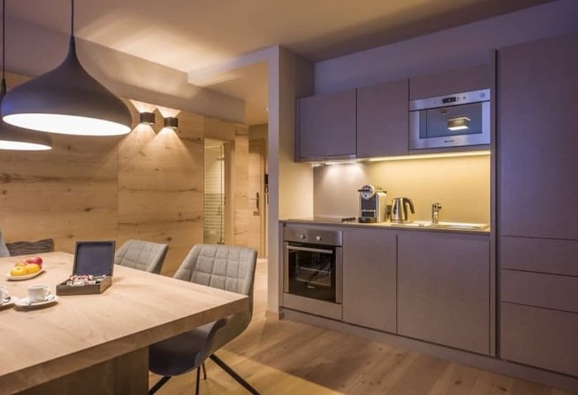 Апартаменты 2 Спальни, Postresidenz