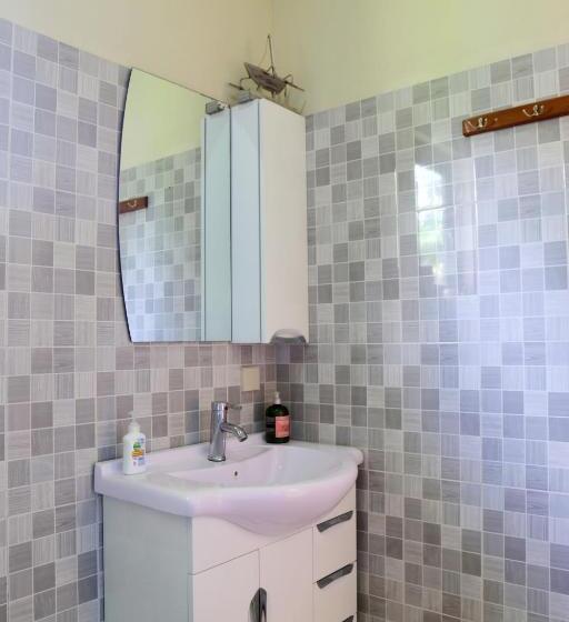 Семейный Номер, Whiterose Guesthouse