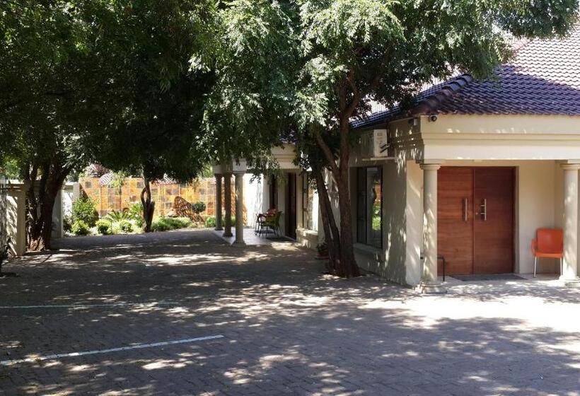Люкс, Eagle Rock Executive Guest House