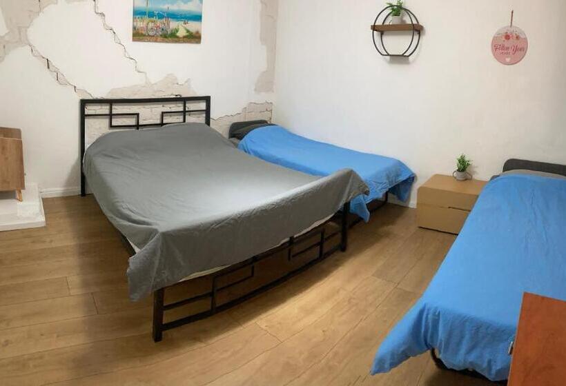 غرفة قياسية ثلاثية حمام مشترك, Dotan S Boutique Guesthouse   By The Beach!