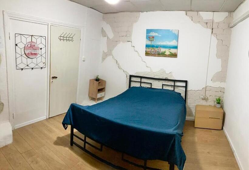 غرفة قياسية ثلاثية حمام مشترك, Dotan S Boutique Guesthouse   By The Beach!