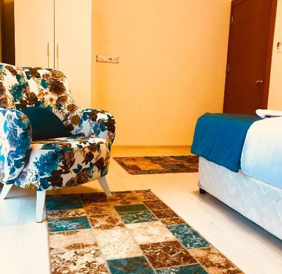 1 Bedroom Apartment Mountain View, Mego Suite Otel