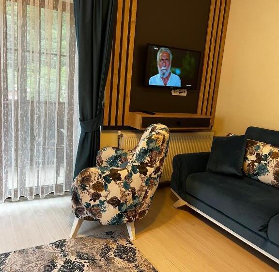 Quarto Quádruplo Estandar, Mego Suite Otel