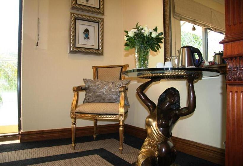 Deluxe Suite King Bed, The Blue Crane Villa