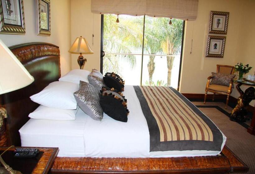 Deluxe Suite King Bed, The Blue Crane Villa