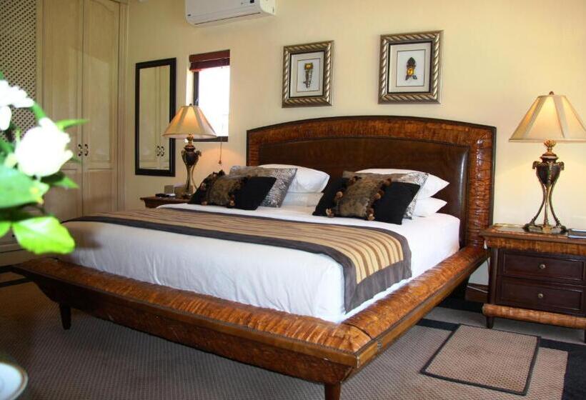 Deluxe Suite King Bed, The Blue Crane Villa