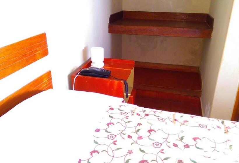 اتاق استاندارد, Hostal La Rivera