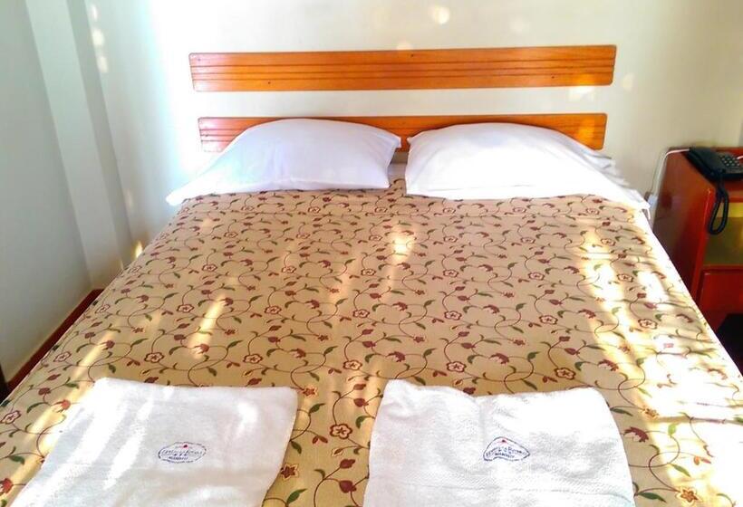اتاق استاندارد یک نفره, Hostal La Rivera