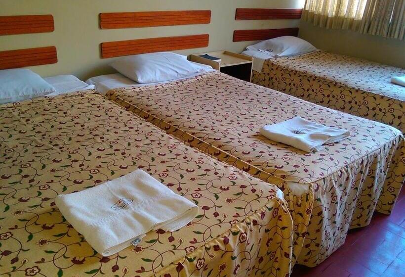اتاق استاندارد چهار تخته, Hostal La Rivera