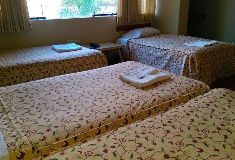 اتاق استاندارد چهار تخته, Hostal La Rivera