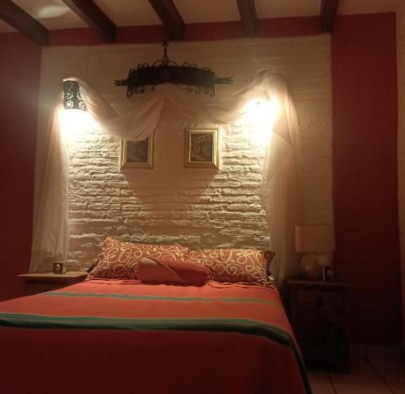 Quarto Deluxe, Posada De La Conspiración
