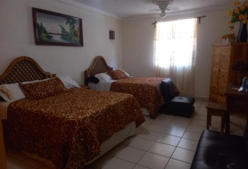 Quarto Estandar, Posada De La Conspiración