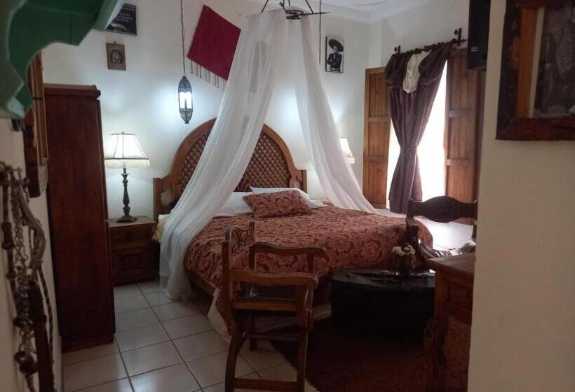 Quarto Deluxe, Posada De La Conspiración