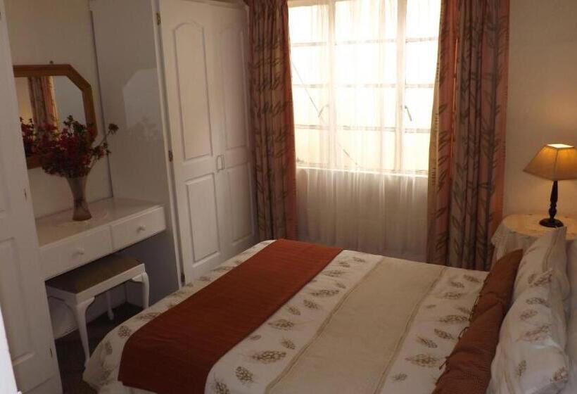 Шале 1 Спальня, Thatchings Guest House