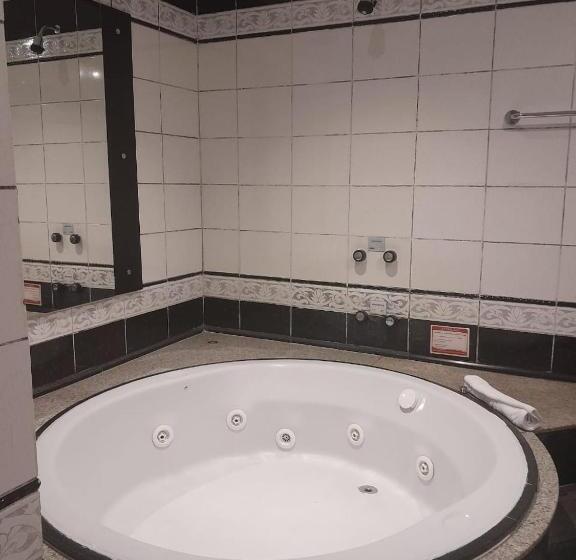 Номер Deluxe, Status Motel   Check In Livre