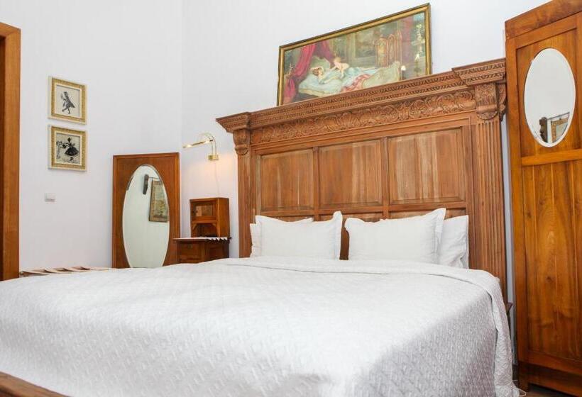 اتاق استاندارد, Il Piccolo Castello Busteni