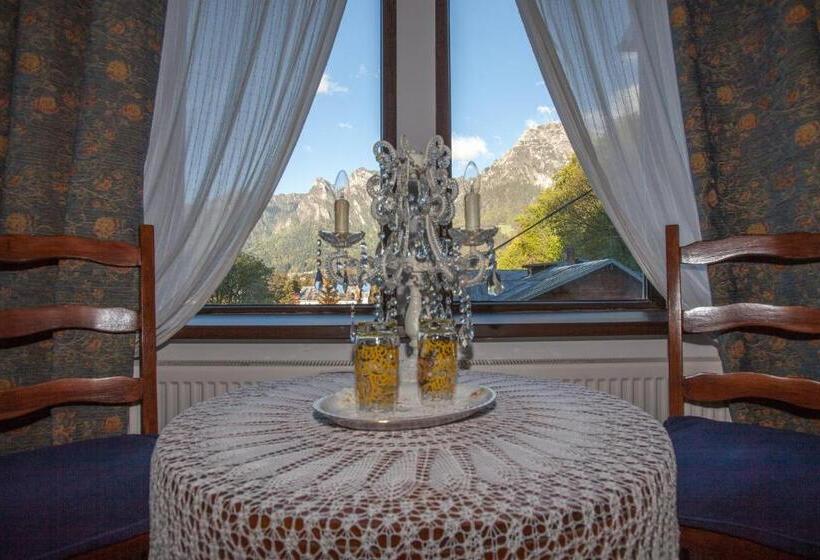 سوییت, Il Piccolo Castello Busteni