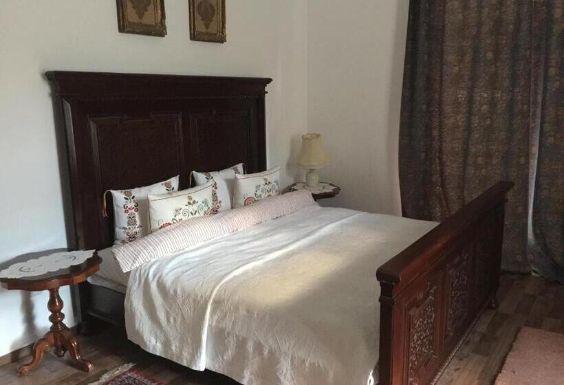 سوییت, Il Piccolo Castello Busteni