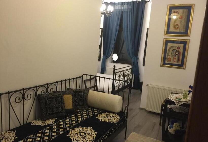 سوییت, Il Piccolo Castello Busteni