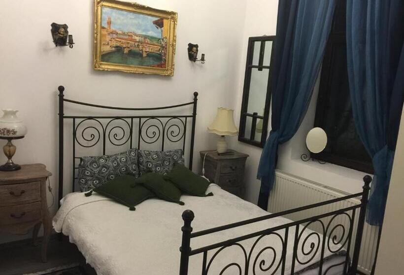 سوییت, Il Piccolo Castello Busteni