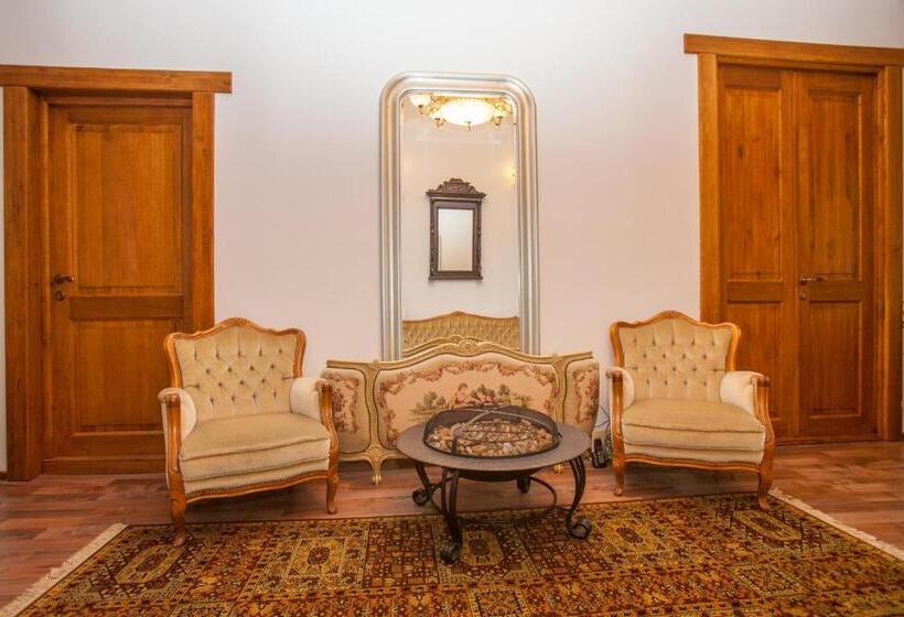 اتاق استاندارد با بالکن, Il Piccolo Castello Busteni