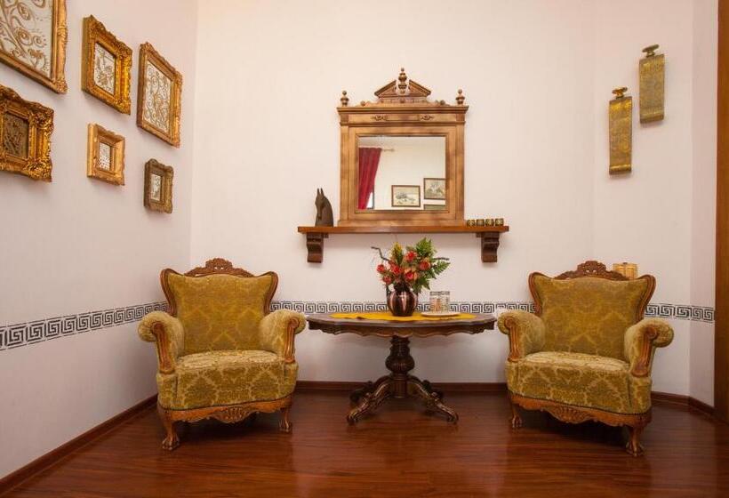 اتاق استاندارد با بالکن, Il Piccolo Castello Busteni