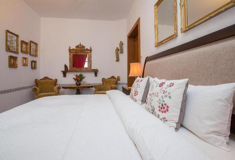 اتاق استاندارد با بالکن, Il Piccolo Castello Busteni