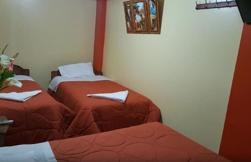 اتاق استاندارد سه نفره, Hostal Urpi