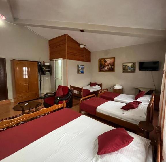 家庭间, Rooms Emiliano Castle Of Kruja