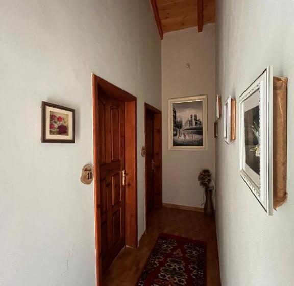 ベーシックトリプルルーム, Rooms Emiliano Castle Of Kruja